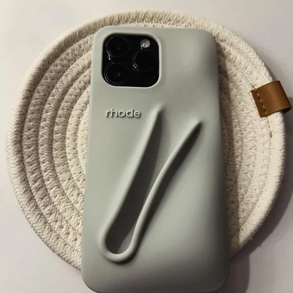 Rhode Lip Case by Hailey Bieber iPhone 14 Pro Y 15 Pro IN